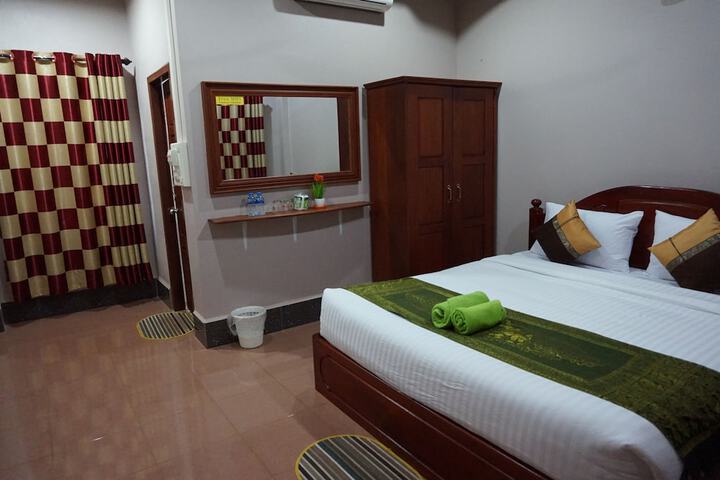 Room 6 of 23