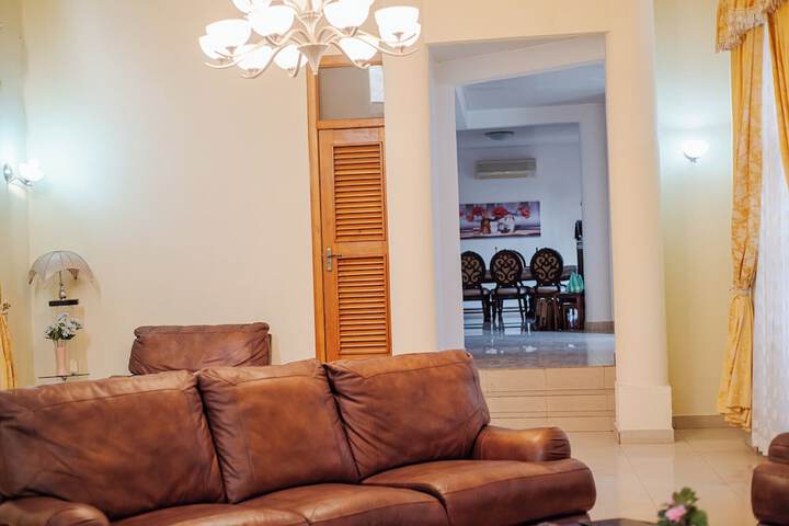 Room 6 of 12