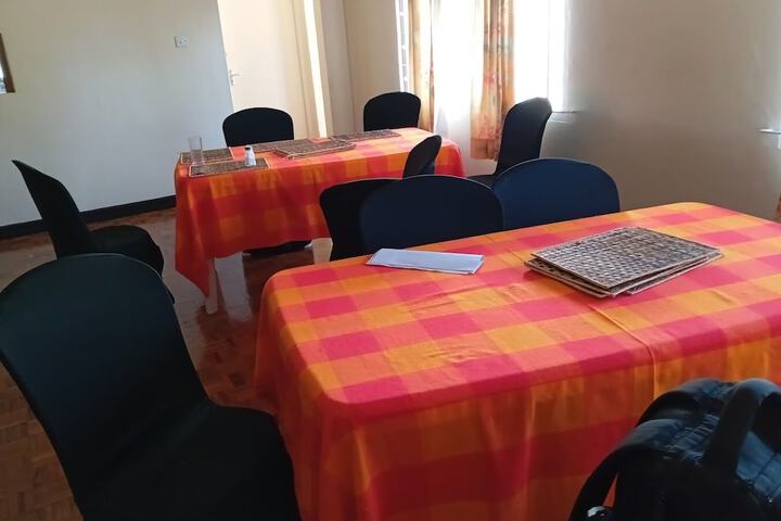 Dining 10 of 25
