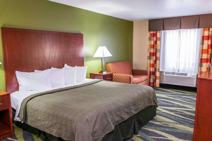 1 King Bed Accessible (12 of 13)