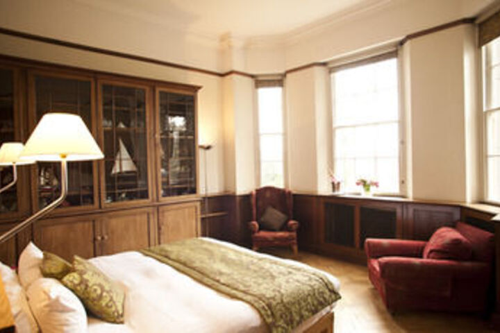 Room 33 of 71
