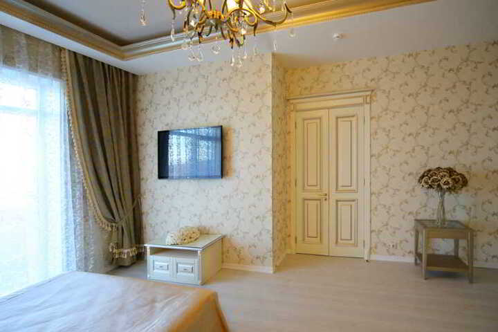 Room 5 of 8