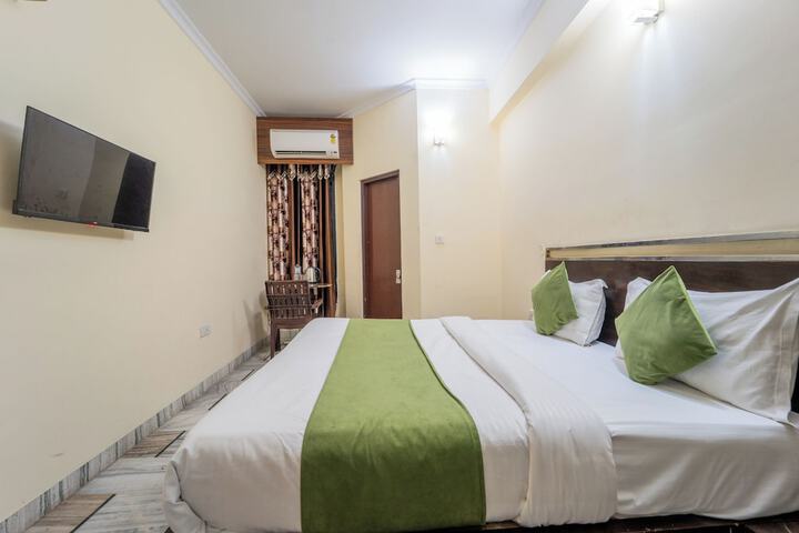 Room 10 of 20