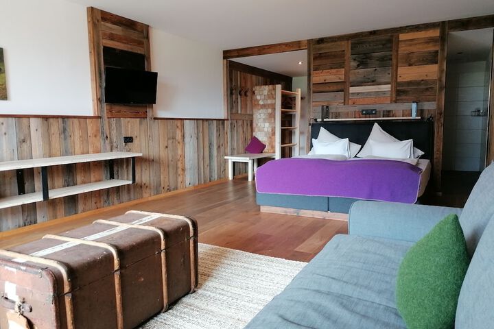 Room 18 of 110