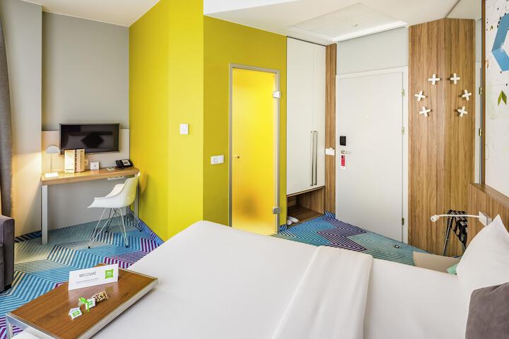 Room 18 of 86