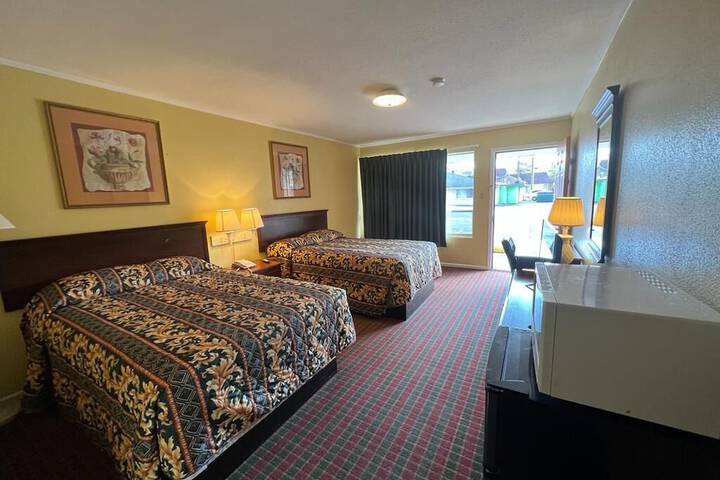2 Queen Beds (14 of 19)