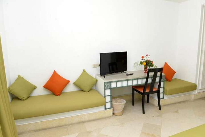 Room 9 of 34