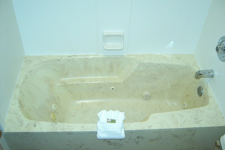 1 King Bed (3 of 5)