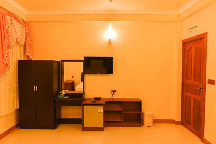 Room 9 of 12