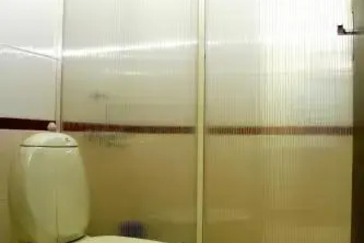 Room 6 of 9