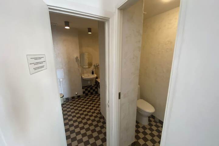Room 251 of 272