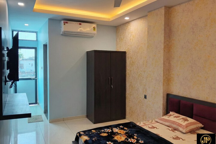 Room 37 of 46