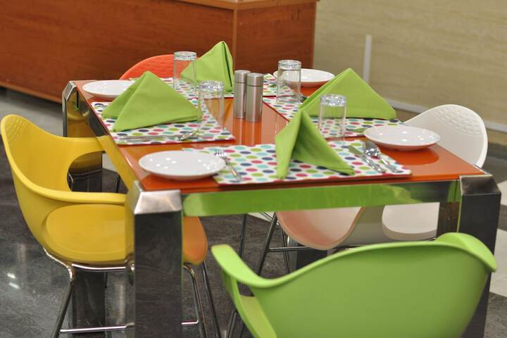 Dining 8 of 9