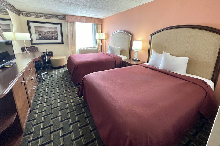 2 Queen Beds (5 of 5)