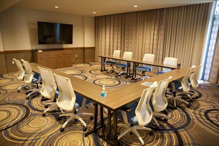 Business Center 33 of 37