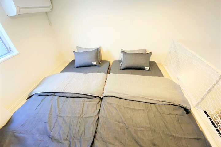 Room 14 of 143