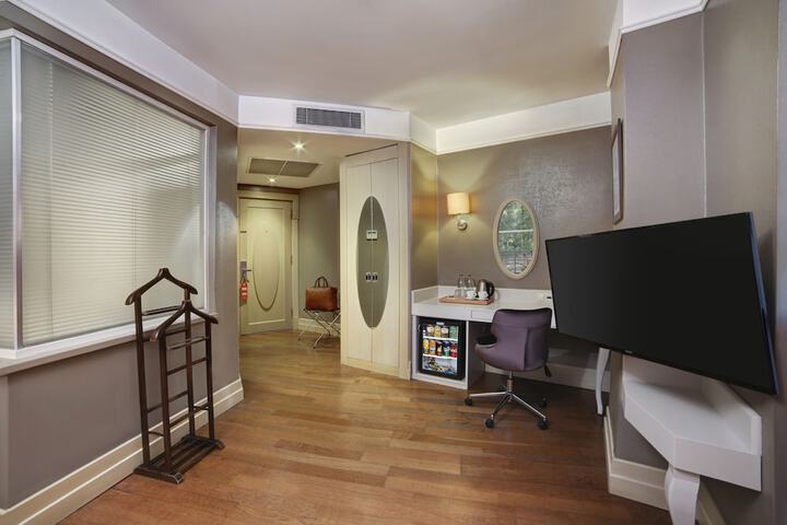 Room 12 of 70