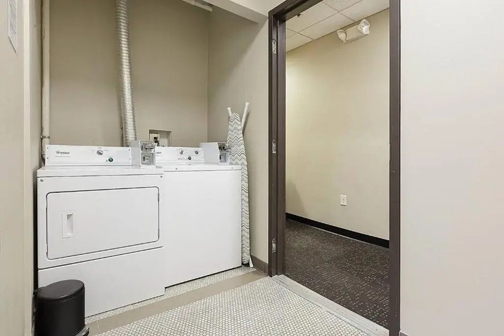 Room 8 of 12