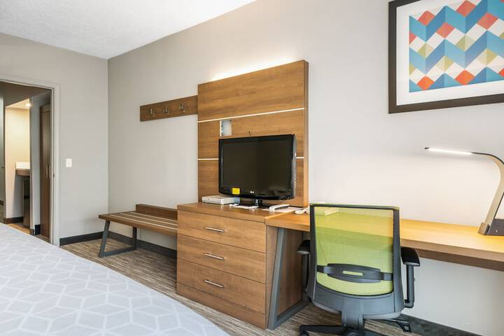 Room 9 of 66
