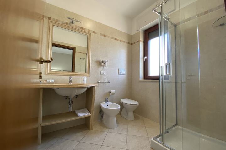 Room 44 of 125