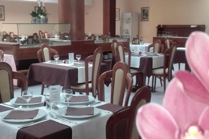 Dining 26 of 34