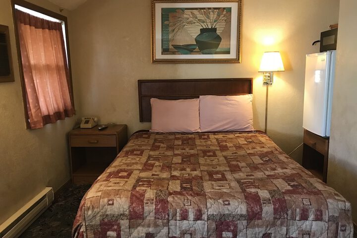 Single King Bed (5 of 8)