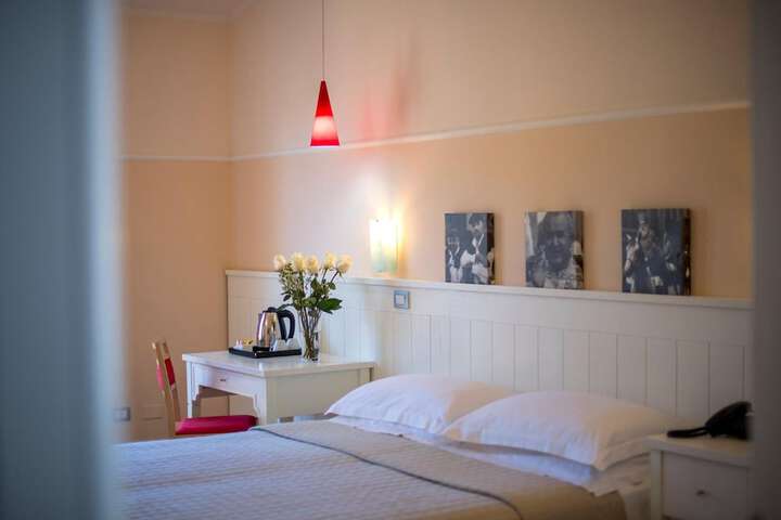 Room 13 of 37