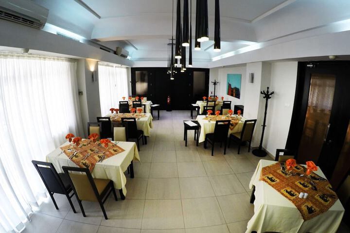 Dining 42 of 79