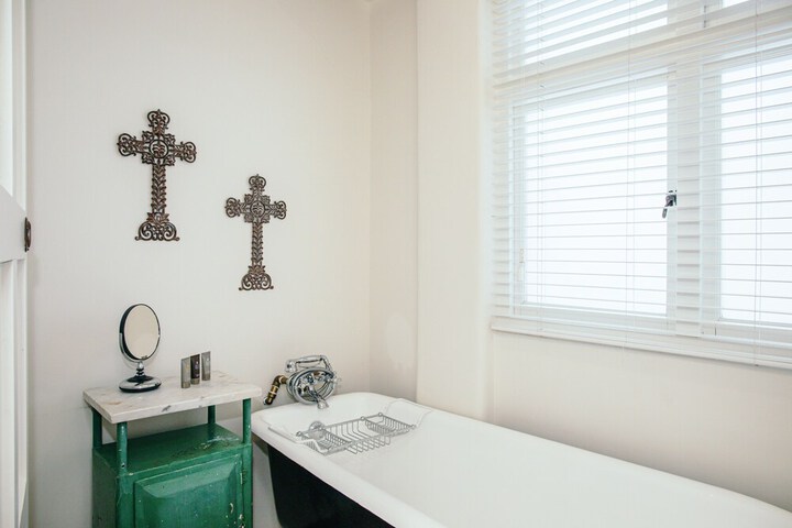 Room 62 of 87
