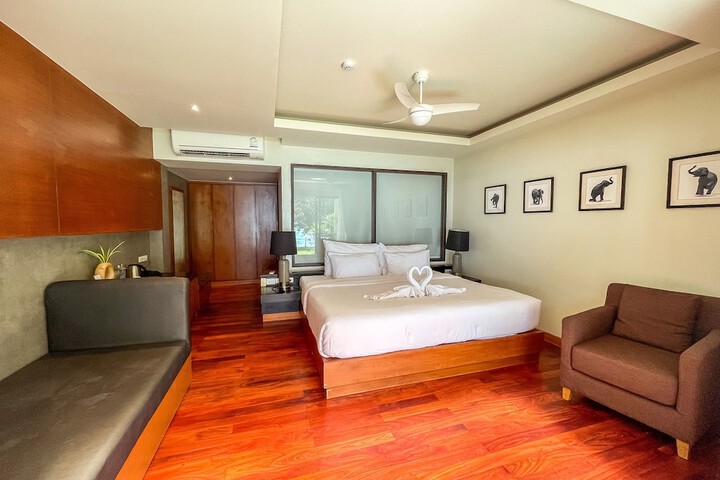 Room 6 of 99