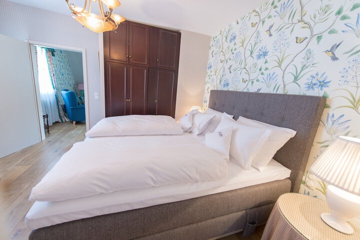 Room 4 of 52