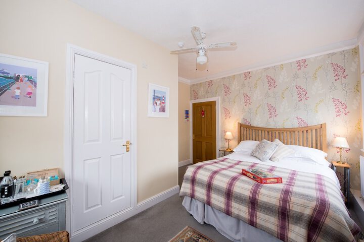 Room 6 of 30