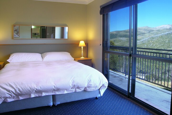 Room 2 of 16