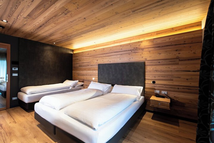 Room 6 of 55