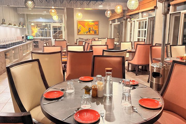 Dining 57 of 85
