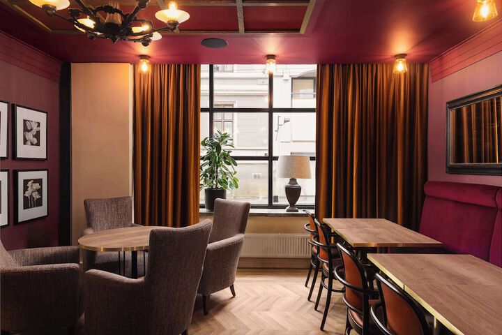 Entrance & Lobby