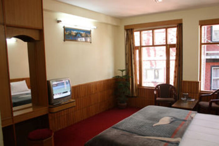 Room 11 of 18