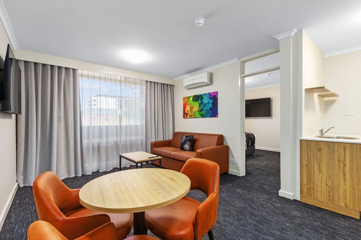 Room 9 of 28
