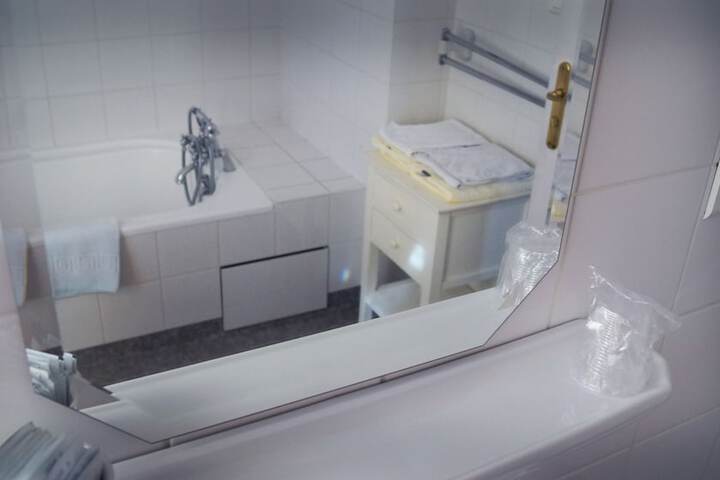 Room 16 of 26