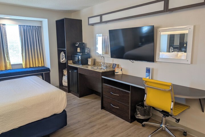 Room 8 of 26