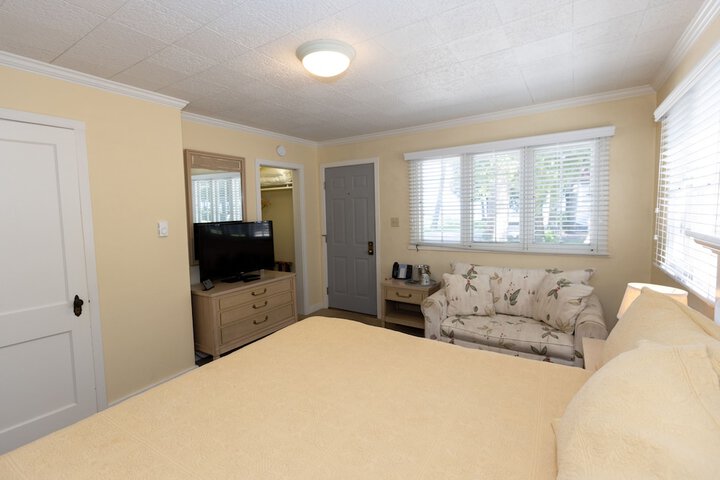 Room 44 of 220