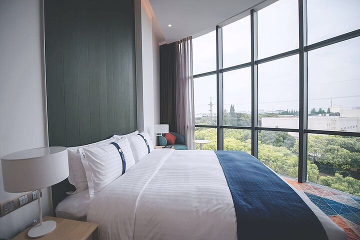 Room 4 of 60