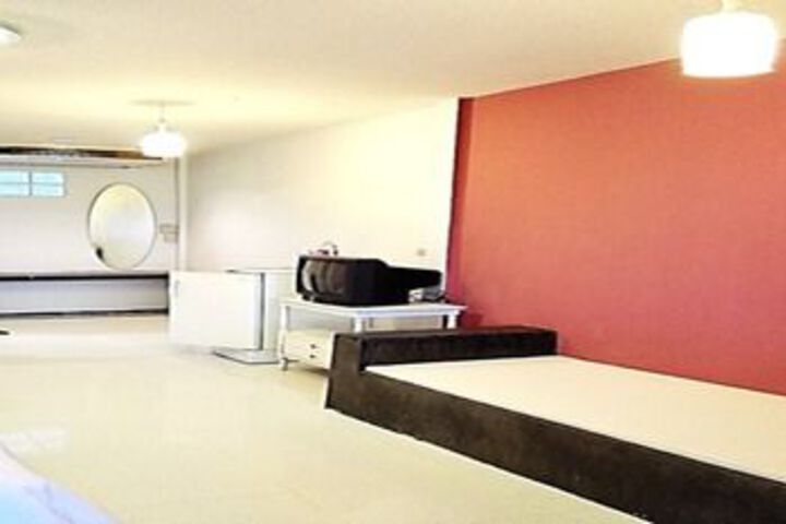 Room 10 of 29