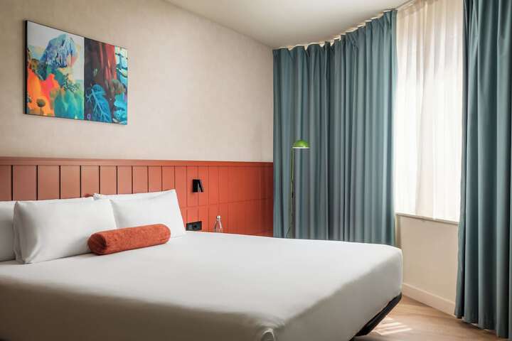Room 9 of 39
