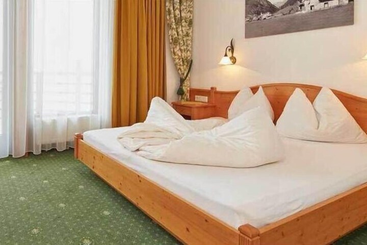 Room 2 of 21