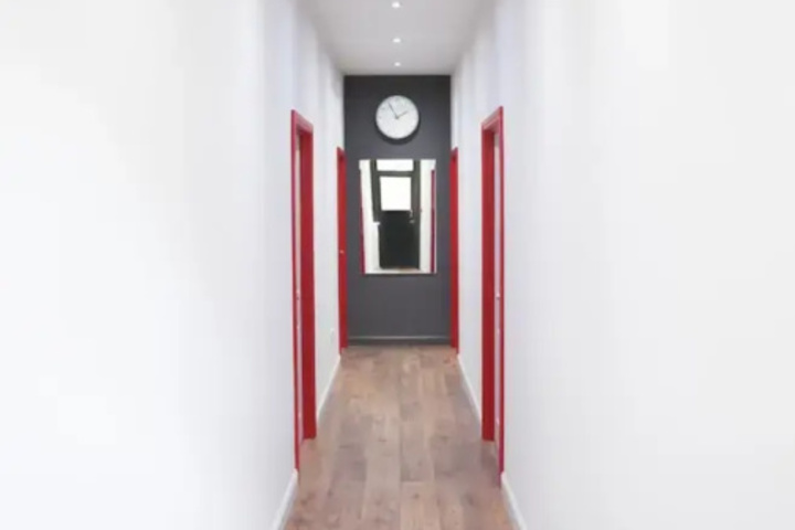 Room 10 of 14