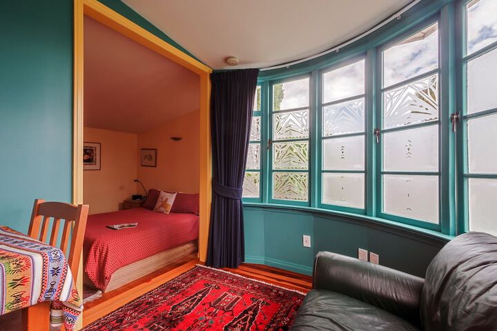 Room 6 of 80