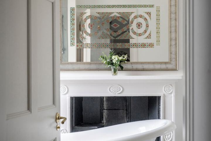 Deep soaking bathtub