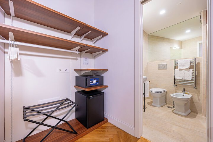 Room 196 of 238