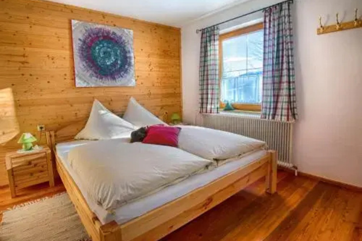 Room 5 of 20